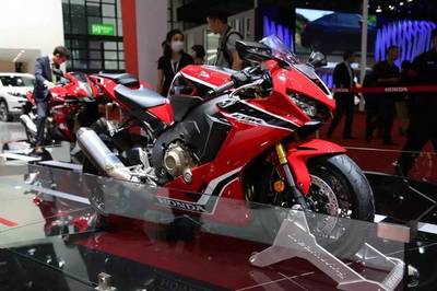图解上海车展上的摩托车 | 当“火刃“与HP4 RACE齐飞,你还能坐得住吗?